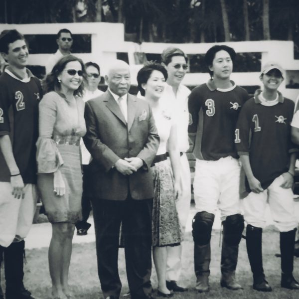 Irene, Greggy and Alfie Araneta (fifth, sixth and seventh from left) with Iñigo, Jake and Maricris Zobel, Chelsi and Ricky Yabut, and the Sultan of Pahang, Malaysia (fourth from left) at the 2003 Pahang Cup.